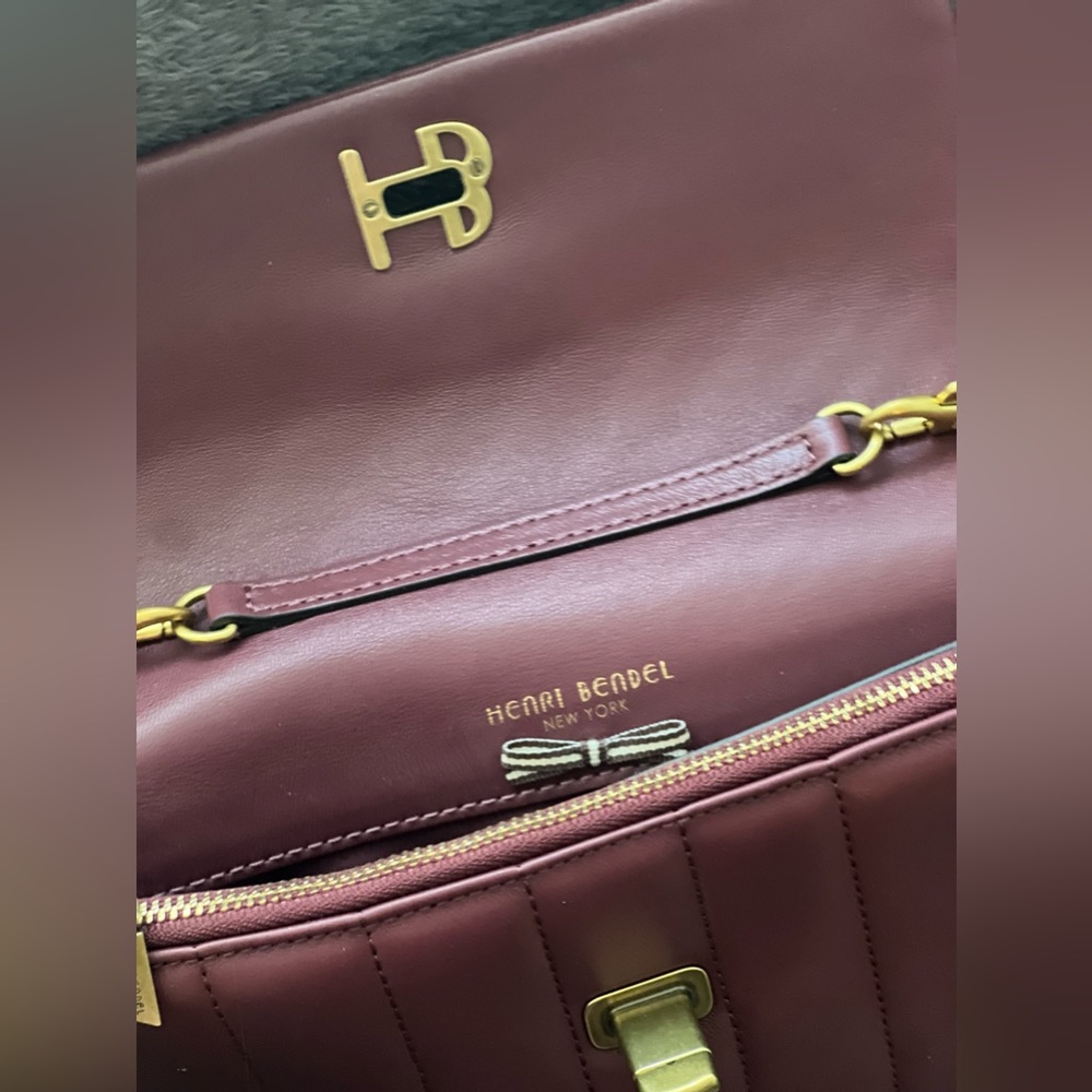 Authentic Henri Bendel chain purse NWT
